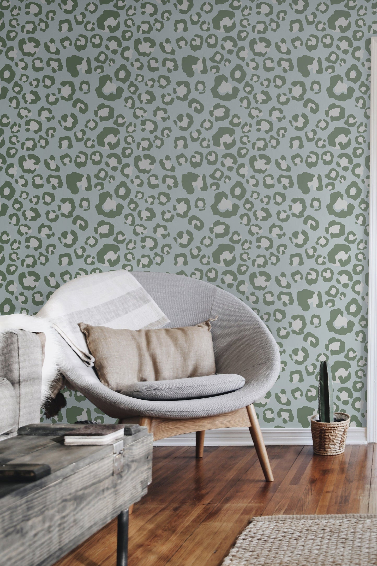 Modern Leopard Print Wallpaper