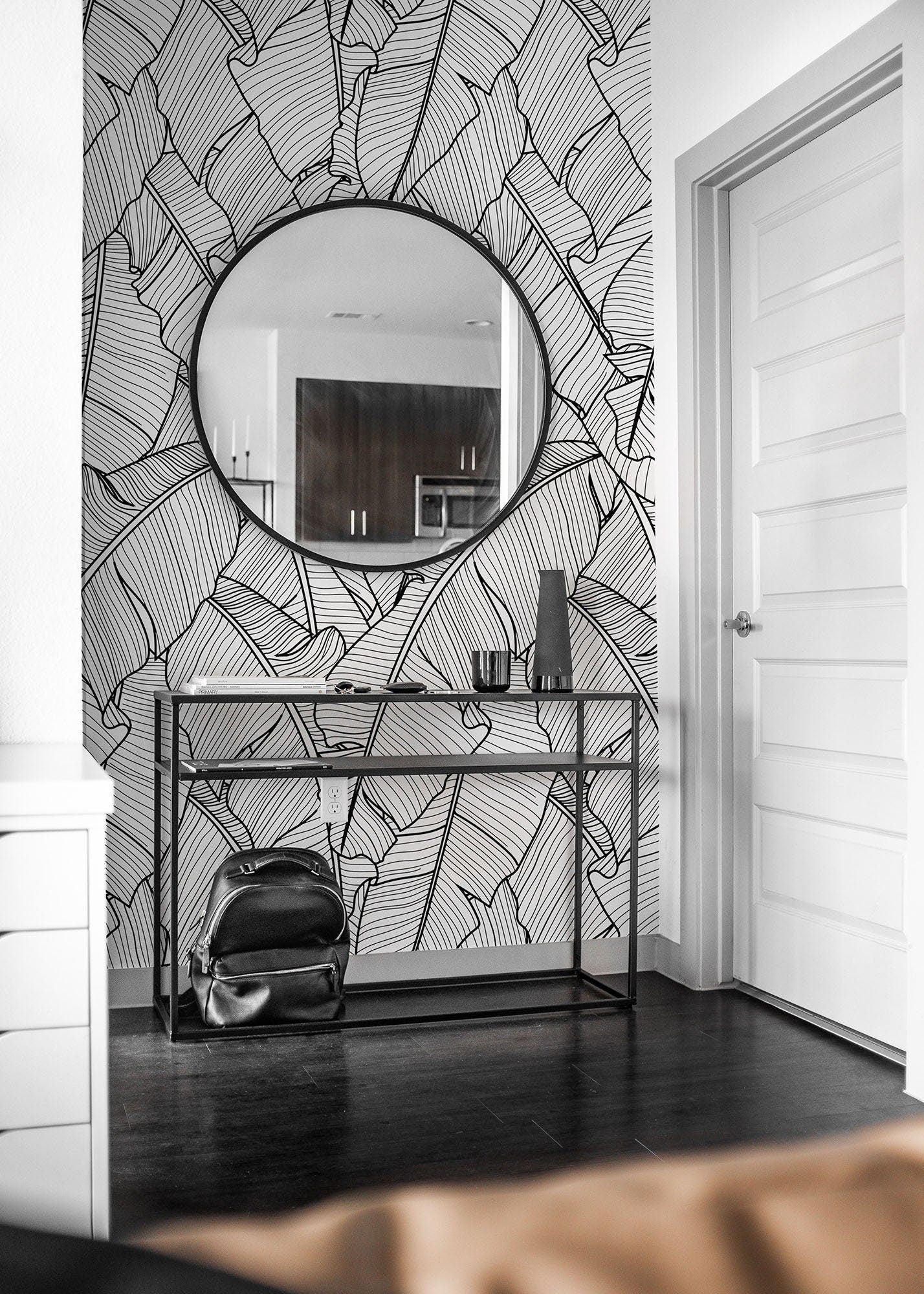Black & White Tropical Leaf Wallpaper